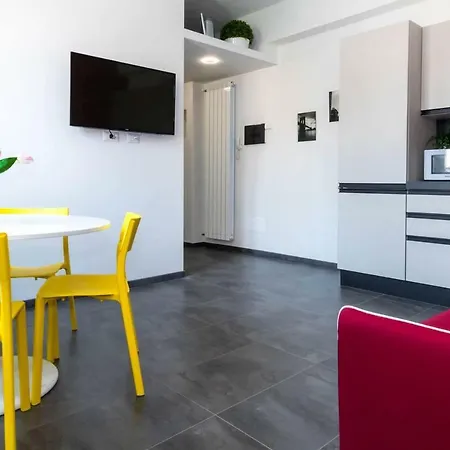 Hintown Gluck Apartman Milánó