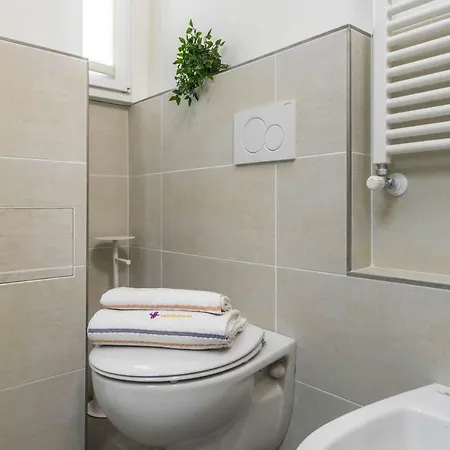 Hintown Gluck Apartman Milánó